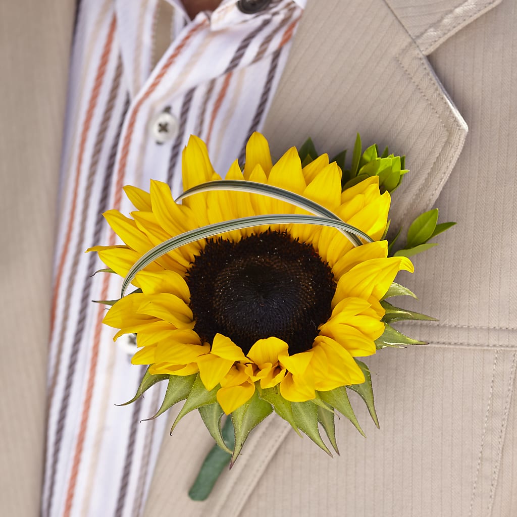 Free Spirit Boutonniere – Tri-city Florist, Vista CA